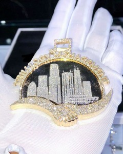 Colgante de Moissanita con Diseño de Horizonte Urbano Iced Out, Chapado en Oro de 18K, de Plata 925, con Temática de Lujo, Estilo Hip Hop Rapper Bling - Product Image 1