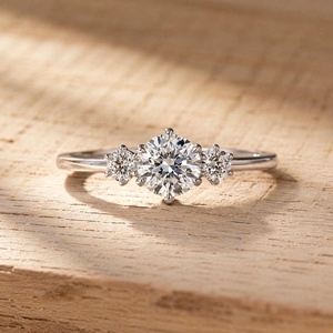 Bague de fiançailles en diamant de laboratoire taille brillant et taille rond, or massif 10K 14K 18K, design de joaillerie fine E VVS, certifiée IGI - Product Image 3