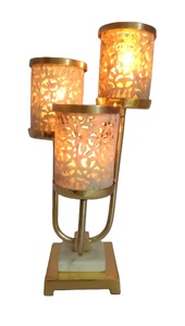 Porte-bougie à 3 bras en laiton sculpté avec pierre |   Support multi-niveaux en pierre ollaire pour bougies chauffe-plat et votives |   Centre de table moderne de luxe, candélabre - Product Image 2