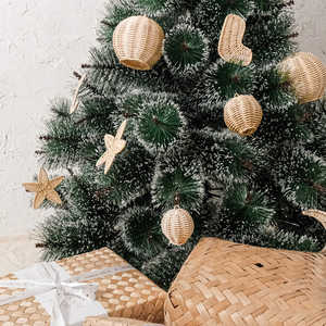 Adorno Navideño Redondo de Ratán Bordado a Mano, Decoración Nórdica para Árbol de Navidad, Hecho en Vietnam - Product Image 3