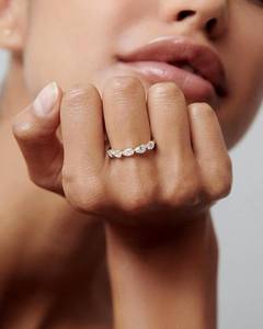 Anillo de Boda con Cinco Diamantes Cultivados en Laboratorio con Corte de Pera, Oro Sólido de 14K, Regalo de Aniversario de Lujo - Product Image 6