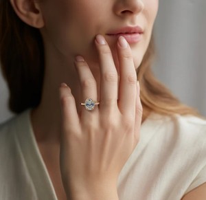 แหวนโอปอลไลน์ โมอิสซาไนต์ทรงวงรี ชุบทอง เงินแท้ 925 ดีไซน์คลาสสิก ประกายระยิบระยับ เหมาะสำหรับงานแต่งงานและงานหมั้น - Product Image 4