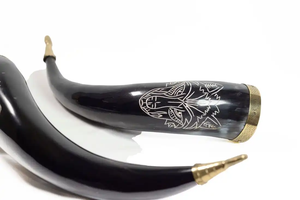Corne à boire viking moderne personnalisée, de haute qualité, naturelle, artisanale, écologique, imperméable et polie, en corne de buffle, pour le Nouvel An - Product Image 6