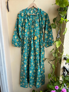 ชุดเดรสอินเดียผ้าฝ้ายพิมพ์ลายด้วยมือ 100% คอวี แขนยาว ลายดอกไม้ สวมใส่สบายๆ ชุดเดรสยาวสำหรับผู้หญิง - Product Image 4