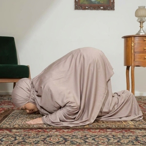 Ensemble de prière musulman de luxe 100 % rayonne premium, doux et respirant, pour femme, Abaya islamique, Hijab, Mukena, couleur unie taupe - Product Image 5