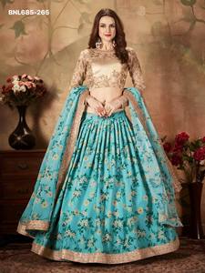 Ensemble de lehenga bleu ciel de qualité supérieure, nouvelle arrivée, en organza avec imprimé floral et broderies de paillettes Dori, fournisseur de Surat - Product Image 5