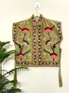 Chaleco Suzani de terciopelo hecho a mano, chaqueta boho bordada, chaleco sin mangas para mujer - Product Image 5