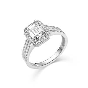Bague de mariage classique en moissanite taille émeraude avec halo de diamants pour femme, en argent sterling 925, cadeau d'anniversaire raffiné pour partenaire - Product Image 5