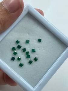 Émeraude Naturelle de Haute Qualité, Coupe Coussin, 1,22 Carat, 2MM, Verte, pour Bijoux Fins en Gros - Product Image 3