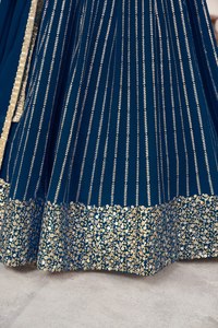 Ensemble Lehenga Choli moderne en mousseline de soie bleue à sequins, léger et brodé, style Banarasi, tenue pour femme avec dupatta, pour mariage et fête - Product Image 6