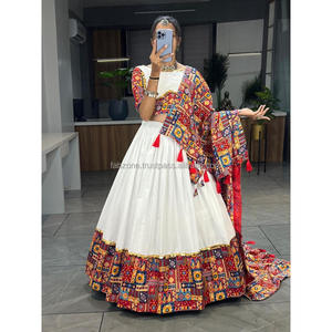ชุดออกแบบพิเศษสำหรับผู้หญิงคอลเลกชัน chaniya choli (lehenga) เย็บเต็มรูปแบบจากร้านตู้เสื้อผ้าระดับพรีเมียมของเรา - Product Image 1