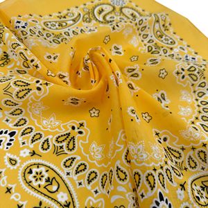 Hysaf Apparels Co Bandana vintage personnalisé à motif Paisley, qualité supérieure, coton satiné, 22*22 pouces, tissu respirant, doux et confortable - Product Image 1