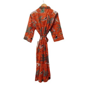 Kimono de Algodón con Estampado Safari Naranja Quemado – Caftán Largo con Motivo Animal Tropical - Product Image 3