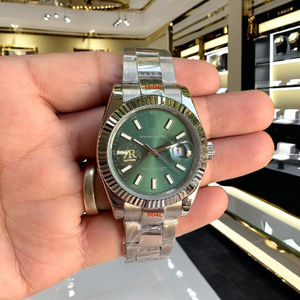 นาฬิกาข้อมือสแตนเลสสตีล 12 มม. 22 มม. หรูหรา สไตล์ฮิปฮอป คุณภาพสูง กระจกแซฟไฟร์สีเขียว เข็มเรืองแสง ลายซันเรย์ ขอบหยัก - Product Image 1