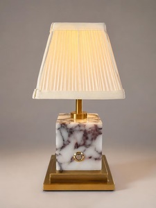 Lampe décorative élégante conçue pour sublimer les tables de chevet, les consoles et les aménagements de salons haut de gamme - Product Image 2