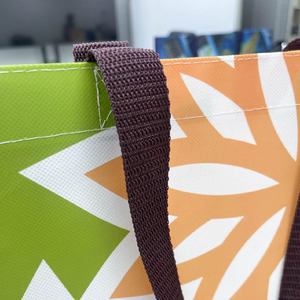 Bolsa de Polipropileno Antiestática con Impresión Flexográfica y Asas para Llevar en la Mano y al Hombro, para Bebidas, en Empaque de Caja - Product Image 5