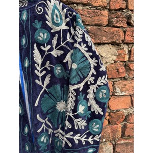 Veste en velours pour femmes, col mandarin, veste florale brodée à la main pour femmes, doublure en coton, style hippie - Product Image 2