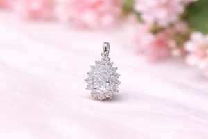 Pendentif pour femme en or blanc 14 carats massif, diamant de laboratoire taille poire 2 carats, certifié IGI, bijoux fins, pendentifs de mariage - Product Image 3