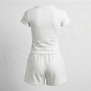 Ensemble décontracté 2 pièces pour femme, t-shirt blanc à manches courtes avec imprimé géométrique et short au-dessus du genou, en coton tricoté respirant - Product Image 2