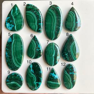 Chrysocolle Malachite Quartz Poli Naturel, Cristal de Guérison Apaisant pour le Chakra Cardiaque, Pierre Précieuse Cadeau, Cristal Vert AMAN GEMS - Product Image 1