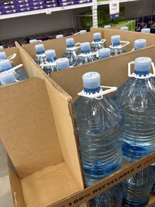 Caja de Cartón Corrugado de 5 Capas, Tipo BC, para Botellas de Agua de 12L, Resistente, Apilable, para Exhibición en Supermercados - Product Image 4