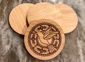 Posavasos de Madera Maciza Grabado con Láser Hummingbird, Hecho a Mano, Resistente al Calor, Protector de Mesa, Soporte para Tazas de Café y Té, Decoración para el Hogar - Product Image 2