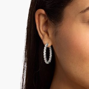 Boucles d'oreilles créoles en or jaune 14 carats avec diamants de laboratoire taille baguette - Product Image 4