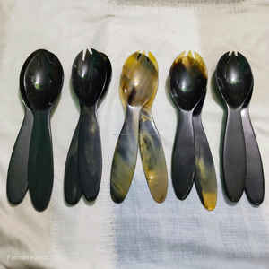 Ensemble de cuillères à salade en corne de bœuf véritable, fabriquées à la main, ustensiles de cuisine naturels à prix avantageux - Product Image 3