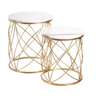 Table basse gigogne classique en métal avec plateau en marbre, design rond élégant et durable pour salon moderne