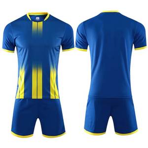 Conjunto de Uniforme de Fútbol al por Mayor, Camisetas Sublimadas con Degradado de Color, Pantalones Cortos en Contraste, Logotipo Personalizado, Uniformes de Fútbol para Equipos - Product Image 3