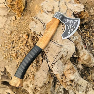 Tomahawk Vikingo Hecho a Mano con Acero de Alto Carbono, Mango de Acero de Grado Industrial, 1.5 kg, Funda de Cuero, para Camping y Uso al Aire Libre, 1 Año de Garantía - Product Image 1
