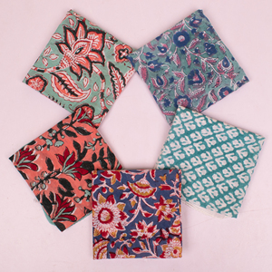 Écharpe carrée en coton imprimée à la main - Couvre-visage multifonctionnel pour femmes pour la randonnée et les voyages en plein air avec motifs floraux - Product Image 3