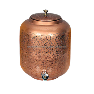 Distributeur d'eau en cuivre pur fabriqué à la main de pot d'eau de qualité supérieure de conception classique avec des avantages ayurvédiques pour la santé pour l'hôtel à la maison - Product Image 2