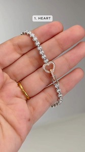 Bracelet tennis en diamants de laboratoire très demandés, taille brillant rond, bijoux de luxe pour femmes et mariées, disponible à la vente - Product Image 5