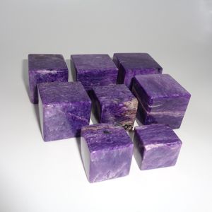 Cube de cristal de Charoite naturel poli à la main, pierre précieuse violette pour la méditation, le Reiki, la guérison énergétique des chakras, la décoration et le Feng Shui - Product Image 6