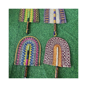 Éventail à main en feuille de palmier fait à la main Éventail tissé rustique en jonc de mer pour événements de fête de mariage en plein air à partir de 99 GD Now - Product Image 1