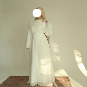 Robe Cape Élégante en Tissu Froissé OEM avec Broche, Couleur Unie, Fluide et Modeste, Abaya Dubaï pour Femme Musulmane - Product Image 1