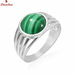 Elegante y atemporal, este anillo está hecho de plata de ley 925 y presenta una hermosa piedra natural de Lapislázuli. - Product Image 3