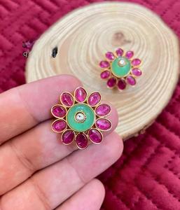 ต่างหูแบบติดหูประดับดอกไม้คุณภาพพรีเมียมเคลือบทองหรูหราสำหรับผู้หญิงและเด็กผู้หญิง เหมาะสำหรับงานเลี้ยงตอนเย็น - Product Image 2