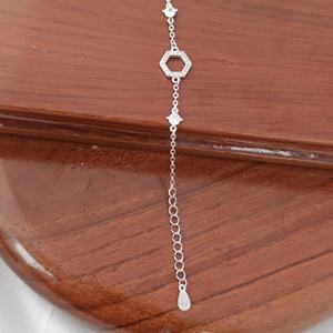 Bracelet hexagonal pour femme avec micro-pavé CZ, chaîne géométrique minimaliste - Cadeau - Product Image 2