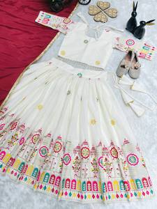 Lehenga Choli para Niña con Bordado Elaborado y Dupatta – Ropa Étnica de Diseñador para Niños - Product Image 5