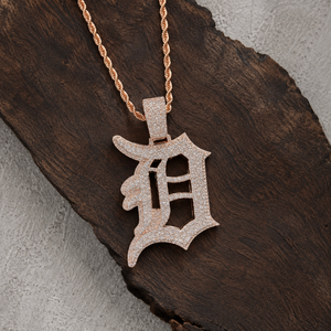 Colgante Personalizado de Letra D Estilo Hip Hop Gótico, Plata 925 con Micro Pavé de Moissanita, Colgante de Letra Inicial al por Mayor - Product Image 2
