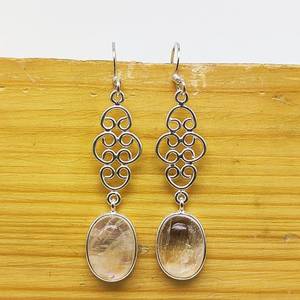Pendiente de plata 925 de diseñador de piedra lunar de arcoíris de alto grado hermoso natural con trabajo de Jali Artículo de regalo al por mayor - Product Image 1