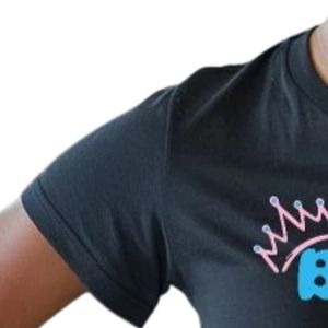 เสื้อยืดคอกลมแขนสั้นสีดำสำหรับวัยรุ่นหญิง ผ้าฝ้าย 100% พิมพ์ลายโลโก้ สไตล์ลำลอง น่ารัก แฟชั่นวัยรุ่น ใส่ได้ทุกวัน ฤดูร้อน - Product Image 2