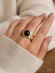 Bague Statement Vintage Plaqué Or avec Sertissage Bezel |   Bijoux en pierres précieuses texturées en gros |   Fabricant artisanal Mangalmay - Product Image 2