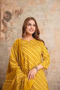 Conjunto de Kurti y Falda de Algodón Amarillo para Mujer con Rayas Diagonales y Dupatta, Estilo Tradicional Holgado, Largo hasta el Suelo, Ropa Casual - Product Image 2