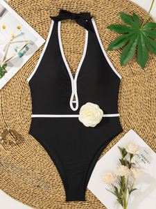 Ensemble de bikini découpé tendance, maillot de bain amincissant à motifs colorés, paréo de plage élégant - Product Image 6