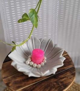 ชิ้นงานหินอ่อนสุดหรูสำหรับเสิร์ฟอาหาร ผลิตด้วยมือ 100% สะท้อนความเป็นงานศิลป์เหนือกาลเวลาและความหรูหราที่ประณีต ออกแบบมาเพื่อบ้านยุคใหม่ - Product Image 1