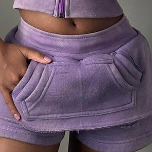 Ensemble 2 pièces en polaire violette pour femme : crop top à capuche avec poches et short – Tenue décontractée et sportive toutes saisons, coupe classique - Product Image 5