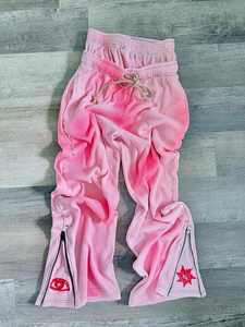Conjunto Deportivo Unisex Premium Ecológico con Lavado Ácido Sólido 2026, Sudadera con Capucha y Cremallera Completa con Gráfico de Sol Rosa Lavado y Detalles Tachonados, y Joggers de Forro Polar Grueso - Product Image 4